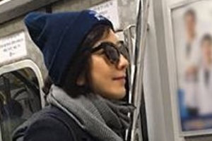 김희애, 지하철 여행 즐기는 소탈 매력 “아무도 모르게”