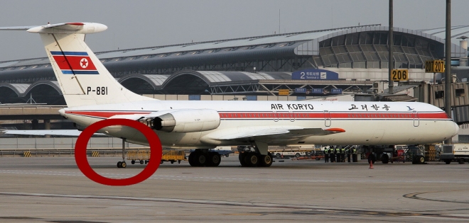베이징 서우두국제공항 터미널에 주기해 있는 고려항공 소속 IL-62기. 동그만 부분이 꼬리바퀴다. [에어라이너스 닷 넷]