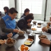 정부대전청사에서 왠 자장면 파티?