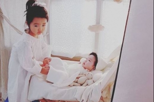 소이현, 둘째 딸 100일 사진 촬영현장 공개 “우리 예쁜이들♡”
