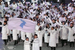 [서울포토] ‘한반도기 아래 하나된’ 남북선수단 동시 입장