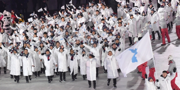 9일 강원도 평창올림픽스타디움에서 열린 개회식에서 남북단일팀이 입장하고 있다. 2018. 02. 09 평창=박지환 기자 popocar@seoul.co.kr