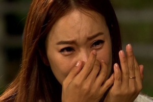 가수 백지영, 콘서트 중 눈물 “하루가 10년 같았다. 남편 정석원 곁 지킬 것”