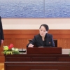 [서울포토] 청와대서 방명록 작성하는 북한 김여정