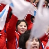 북한 응원단, 한국 선수 응원도 한반도기 흔들며 힘차게