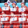 [서울포토] 북한 응원단, ‘한반도기 손에 들고 응원’