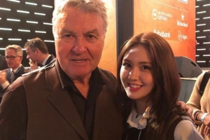 아이오아이 전소미, 히딩크 감독과 다정한 인증샷...어떤 인연이길래?