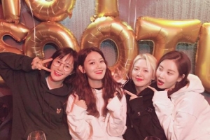 소녀시대 수영, 29번째 생일파티...소녀시대 멤버들 출동 “내 사랑들”