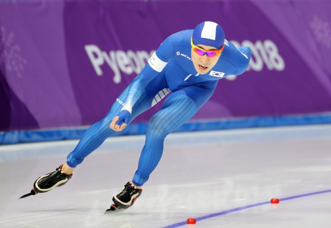 이승훈이 11일 평창동계올리픽 스피드스케이팅 남자 5000m에서 힘차게 코너를 돌고 있다. 연합뉴스
