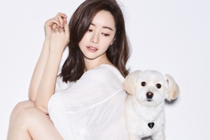 홍수아 화보, 반려견 ‘수’와 다정한 모습 포착 “유기견, 말 못하는 약자...”