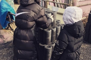 “소중한 경험” 고소영, 아들과 연탄 봉사 인증샷 공개 ‘훈훈’