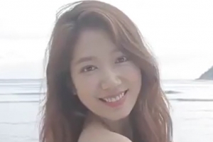 박신혜, 세이셸서 포착된 근황 ‘청순美 대폭발’