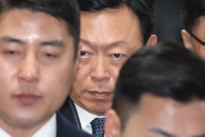 [서울포토] 1심 선고공판에 출석하는 신동빈