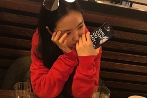 에이핑크 손나은, SNS 사진 올렸다 봉변...‘페미니스트·담배’ 논란...왜?