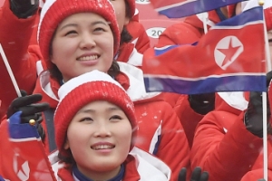 [서울포토] 밝은 표정의 북한 응원단