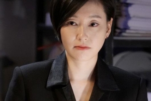 ‘리턴’ 합류 박진희, 첫 스틸 공개...단발머리에 시크한 표정