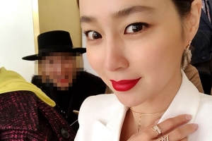 이민정, 강렬한 레드립 메이크업 공개 ‘변함 없는 미모’