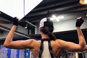 김준희, 탄탄한 등근육 공개 “몸은 노력한 만큼 배신하지 않는다”