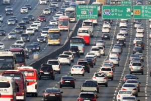 고속도로 오전 9시부터 정체 시작…부산~서울 6시간 40분