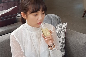 강은비 “돈 때문에 배드신? 페미니스트, 언제부터 사이비 종교됐나”