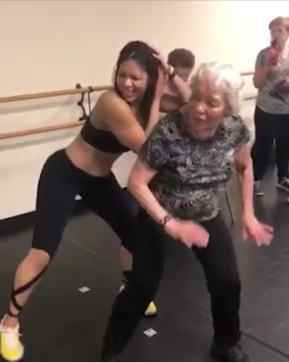 레이첼(Rachel) 할머니와 그녀의 댄스 강사인 리나(Rina)(유튜브 영상 캡처)
