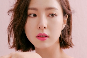 신세경, 사랑스러운 핑크빛 화보 공개 ‘청순한 듯 섹시’