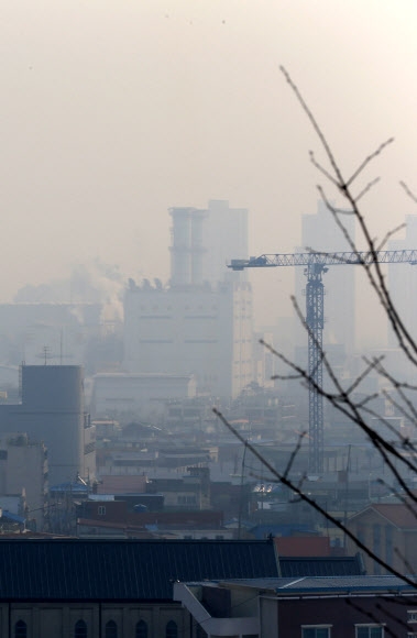 군산 하늘 뒤덮은 미세먼지