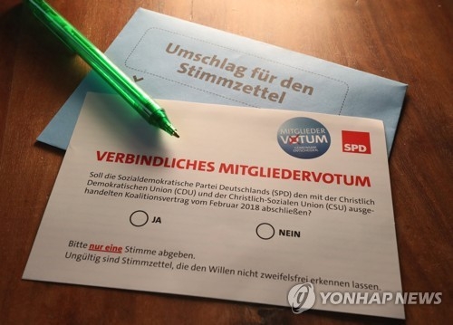 ‘고민되네’ 독일 사민당의 차기정부 협상안 추인 찬반투표 [EPA=연합뉴스]