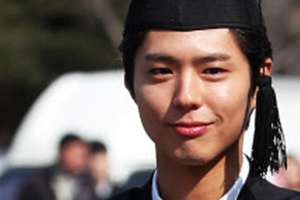 박보검 졸업, 학사모 쓴 모습 포착 ‘입가엔 미소가~’