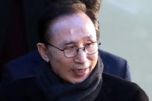 [속보]검찰, “이명박 14일 피의자 신분 소환”