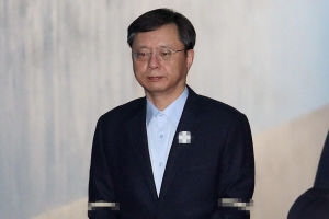[서울포토] 우병우 전 민정수석, ‘법정으로 향하는 걸음’