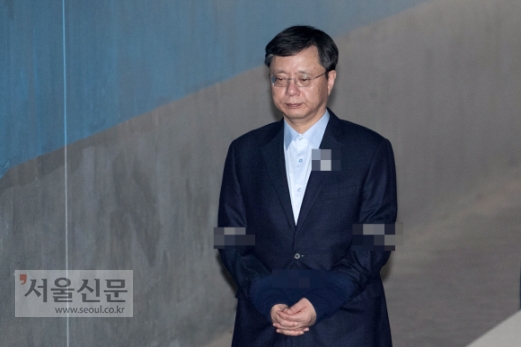 엘리트 검사ㆍ朴정부 실세서 수감자로 추락