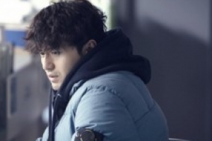 ‘리턴’ 이진욱, 고뇌에 가득 찬 모습 포착 ‘날카로운 눈빛’