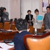 [서울포토] 법사위 파행…홀로 참석한 금태섭 더불어민주당 의원