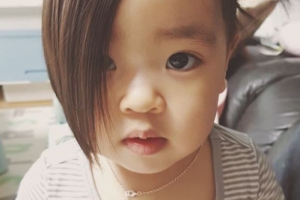 이윤지, 붕어빵 딸과 행복한 일상 공개 ‘귀여운 눈망울’