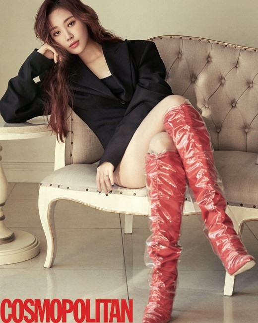 유라. 코스모폴리탄 제공