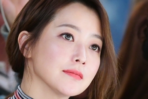 김희선, 이탈리아 패션쇼 포착 ‘런웨이 집중 방해하는 미모’