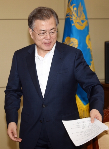 [서울포토] 수석보좌관회의 참석하는 문재인 대통령