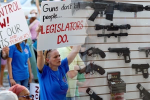 미 플로리다, 총기규제 강화…교사 교내 무장 허용