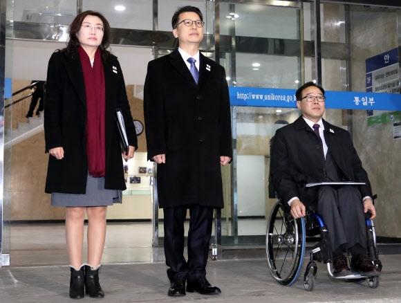 판문점 향하는 패럴림픽 실무회담 대표단
