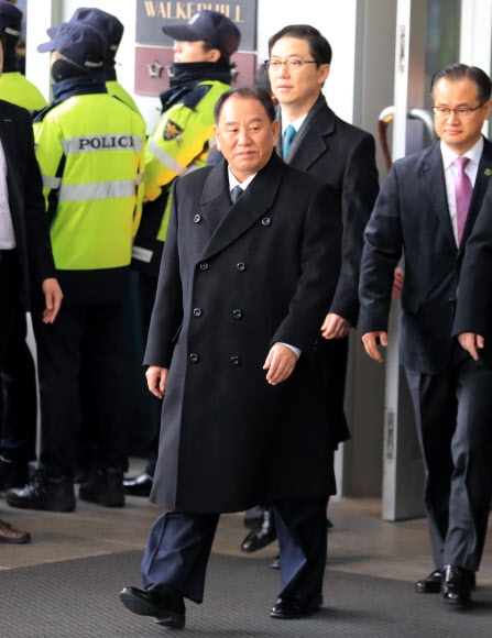 [문경근의 서울&평양 리포트] 북한 김영철, 김정은에게 방한보고 ‘톤’은 어느 수준으로 할까?