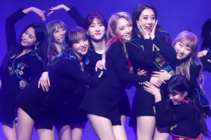 우주소녀, ‘Dream your dream’ 컴백 쇼케이스…사랑스러운 ‘엔딩 포즈’