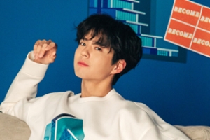 박보검, 파스텔톤 봄 화보 공개 ‘오늘도 열일하는 얼굴’