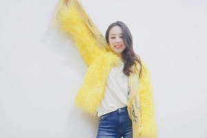 ‘아는형님’ 안소희, ‘예능 여신’ 인증샷...‘병아리 같은 귀여움’