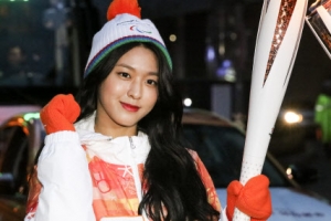 [포토] ‘예쁨 장착’ 성화 봉송하는 설현