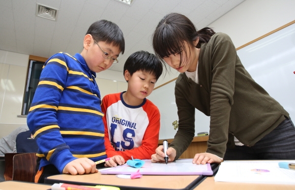 수학 교육과 평가가 바뀌면서 발문을 통해 자기 주도적 학습을 완성하는 CMS에듀의 융합사고력 프로그램이 사고력 교육으로 주목받고 있다.