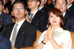 하정우 김혜수, 모범납세자로 선정..대통령 표창 수상