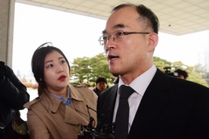 “법무장관, 검찰총장 지휘땐 서면으로 해야”