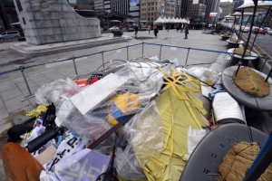 3·1절 보수집회 후 훼손된 세월호 조형물