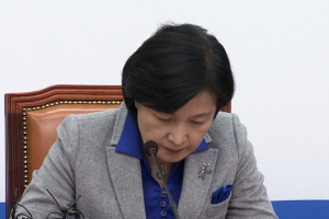 추미애 “두 딸 보기 부끄럽다…국민께 거듭 사죄”